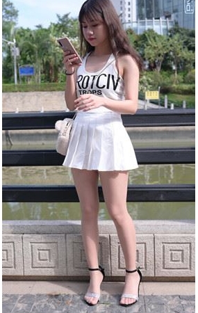 （视频）白色短裙小姐姐