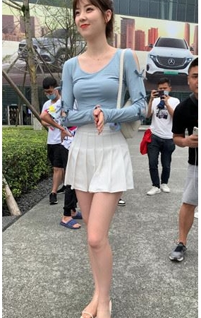 【套图+视频】白色百褶裙美女