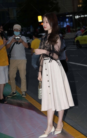 肌肤吹弹可破的甜美小姐姐
