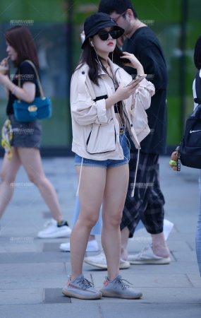 第1582篇性感热裤美女