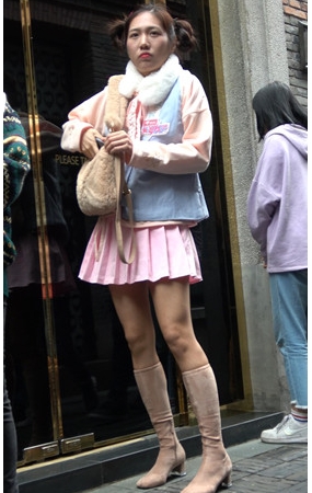 粉色百褶裙小姐姐