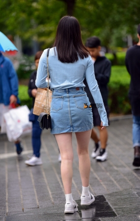 仔裙裸腿美女-14P