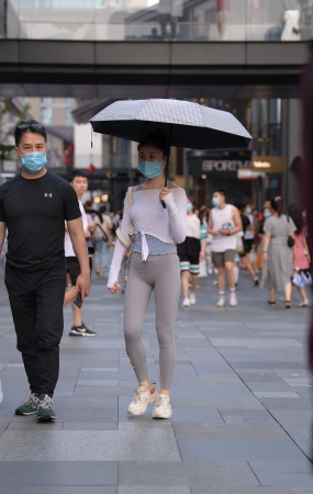 灰色紧身裤小姐姐
