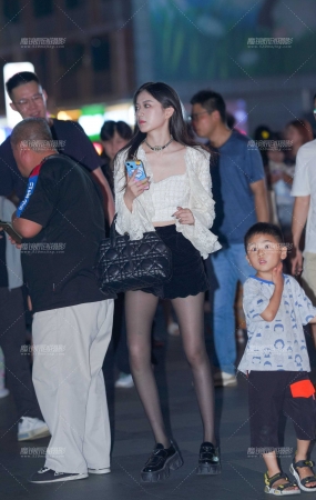 黑丝美眉