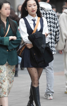 街拍黑丝妹子