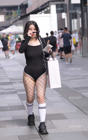 性感的热裤小姐姐