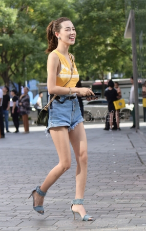 牛仔热裤美女-13P