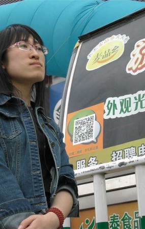 牛仔长袖加凉鞋的搭配