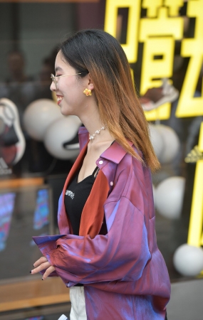热裤小妹