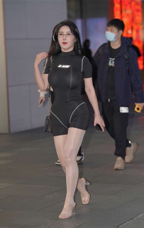 黑色连体衣肉丝小蛮腰