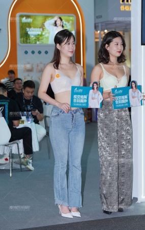 紧牛美眉
