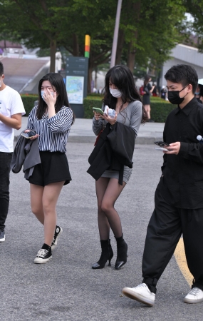 灰短裙黑丝