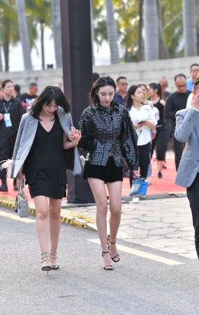 逆天美腿高跟小姐姐