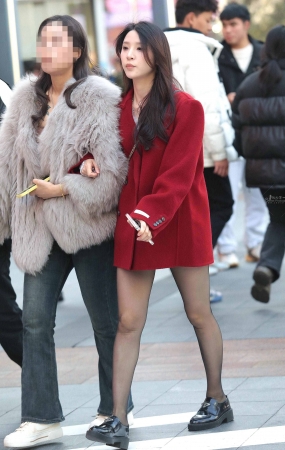 街拍黑丝少妇