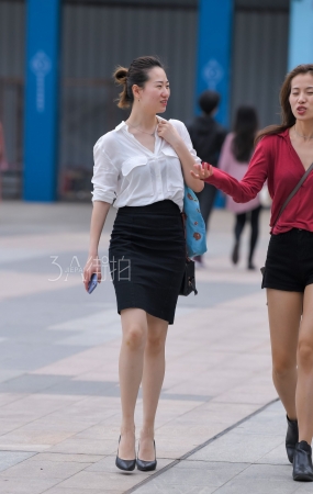 迷人的高跟鞋少妇-12P