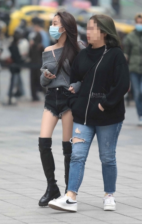 街拍肉丝妹子