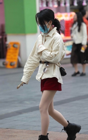 街拍肉丝少妇