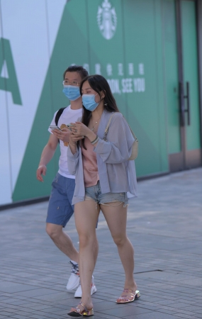 性感热裤美女