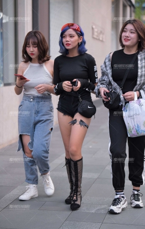 黑色热裤翘臀