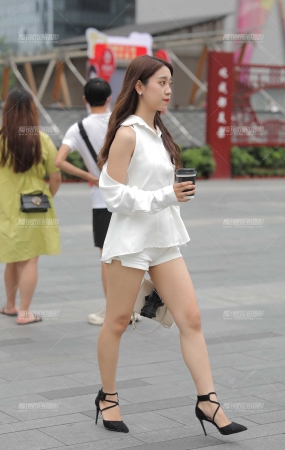 漂亮美眉