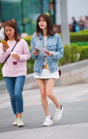 清纯短裙小美女-14P