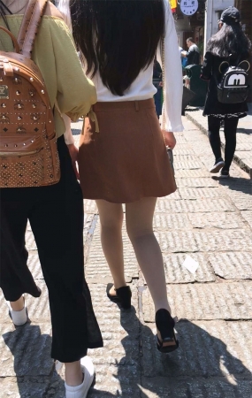 美臀短裙大美妞