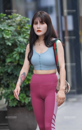 红色瑜伽裤