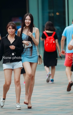 高挑妩媚的女人