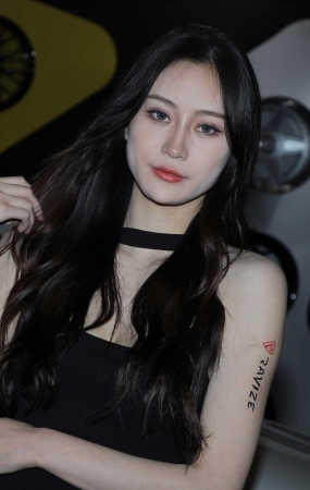 黑色小背心牛仔热裤2