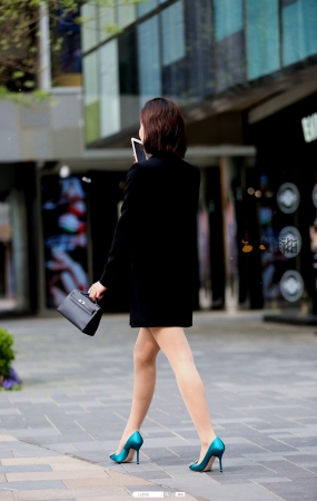 肉丝绿色高跟街拍极品美女-11P