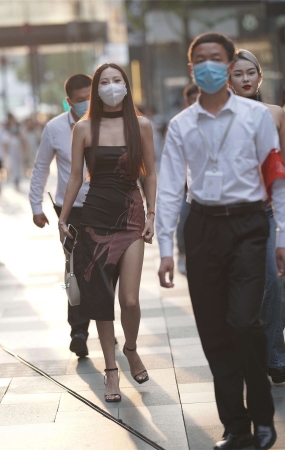 包臀裙大长腿美女