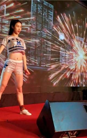 4K-性感热舞的极品美女