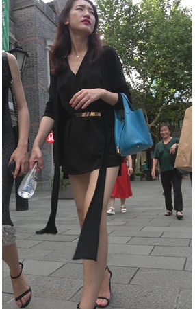 黑裙妹子