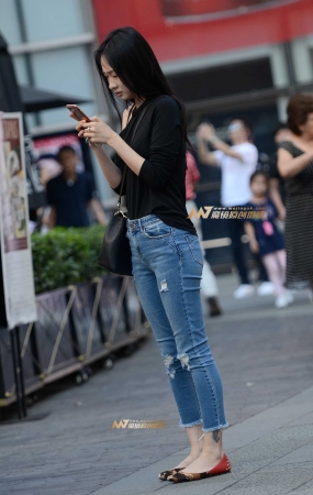 美女，你在找什么呀！
