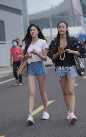 搭讪长腿姐妹