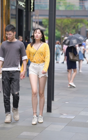 大白腿女盆友~