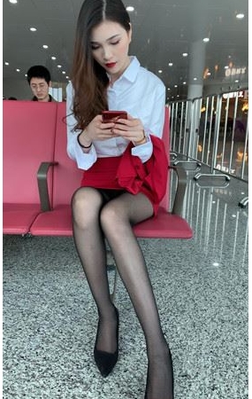 （视频）红色制服美女