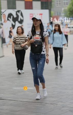 牛仔运动型美女-9P