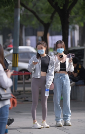 漂亮的瑜伽裤妹子