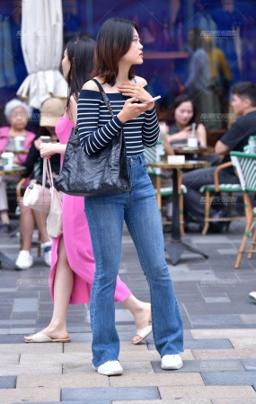 迷路闺蜜美女