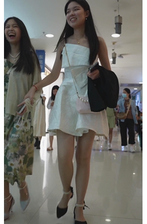 白裙小姐姐