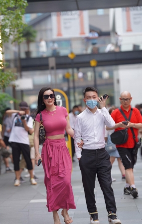 前凸后翘