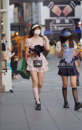 淡淡的粉色群小姐姐