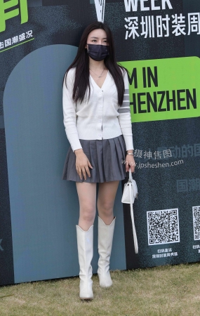 221031-19+74百褶裙肉丝长靴 18P