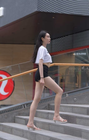 黑色热裤美腿美女