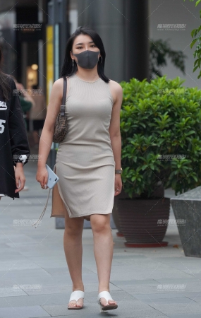 长裙美眉
