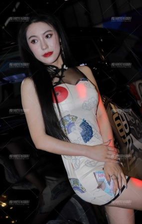 扇画短旗袍