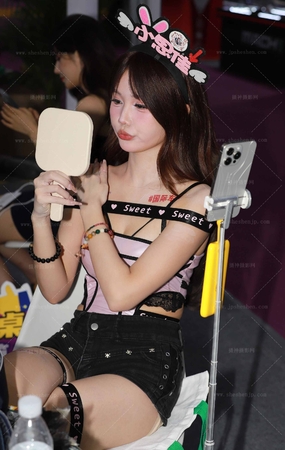 小思佳直播卖萌补妆原图+单反视频-25广州台球展 10P