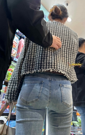 时刻黏在一起的小情侣