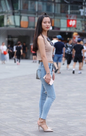 紧牛小姐姐